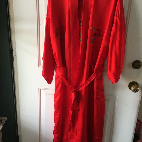 Red silk Robe.  Large size - Picture 4 of 4